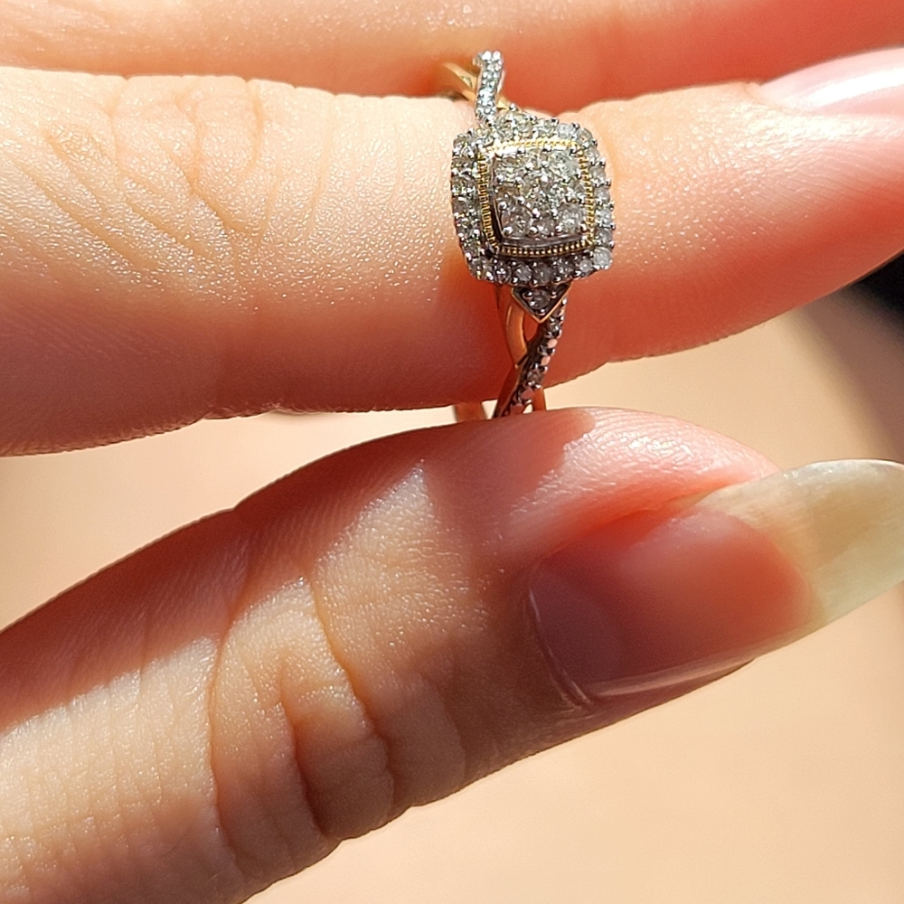 Limited edition Engagement ring set, 10k yellow gold, real diamonds.